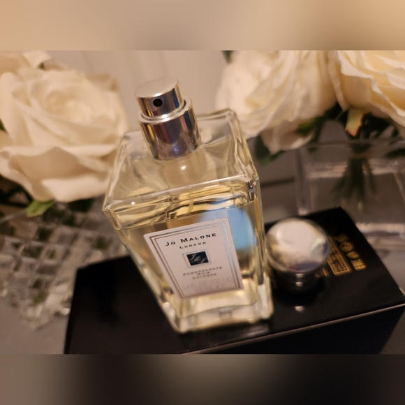 Vintage Pomegranate Noir Cologne by Jo Malone; 100ml / 3.4 fl.oz; 88-89% Full - Picture 7 of 15